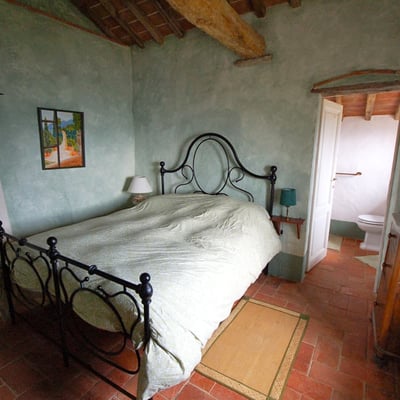 Guardiano: Historic Val di Chiana villa for 5 with pool