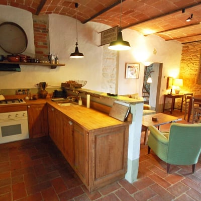 Guardiano: Historic Val di Chiana villa for 5 with pool