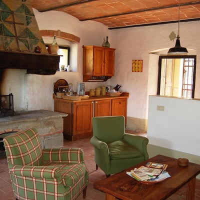 Guardiano: Historic Val di Chiana villa for 5 with pool