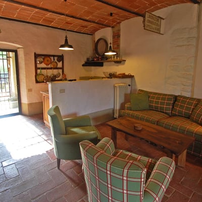 Guardiano: Historic Val di Chiana villa for 5 with pool