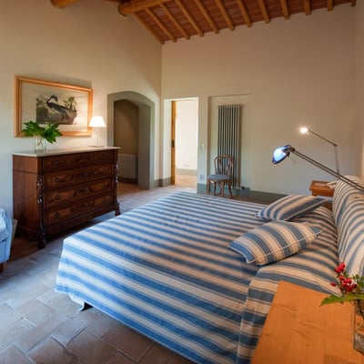 Lunetta | Luxury villa and shared pool in Tuscan hamlet
