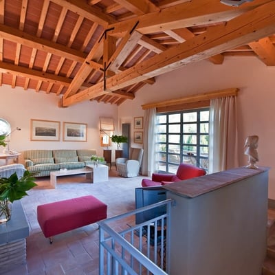 Lunetta | Luxury villa and shared pool in Tuscan hamlet