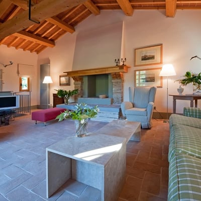 Lunetta | Luxury villa and shared pool in Tuscan hamlet
