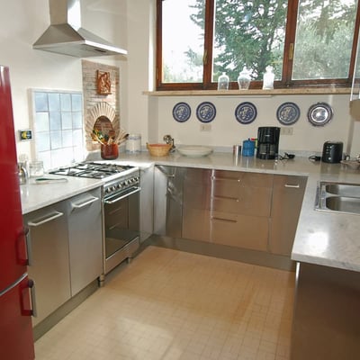 Modernista | Villa for 7 with pool close to a Tuscan village