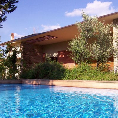 Modernista | Villa for 7 with pool close to a Tuscan village