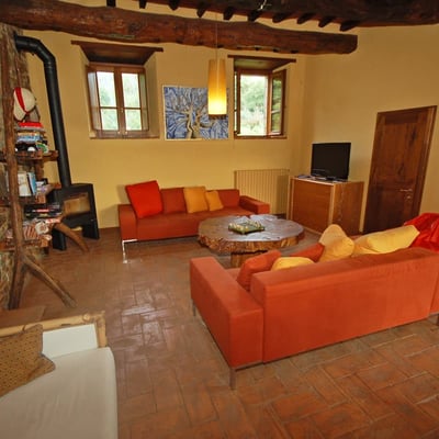 Stalla | Former Stable with Large Kitchen on Historic Estate Near Arezzo