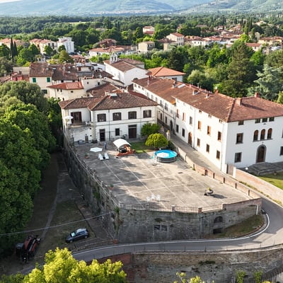 Villa Cicogna | Historic palazzo at the edge of a Tuscan village