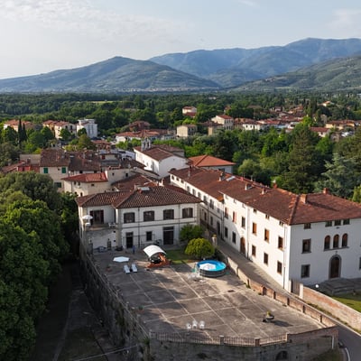 Villa Cicogna | Historic palazzo at the edge of a Tuscan village