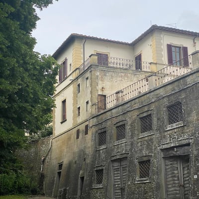 Villa Cicogna | Historic palazzo at the edge of a Tuscan village