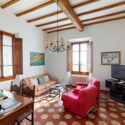 Villa Cicogna | Historic palazzo at the edge of a Tuscan village