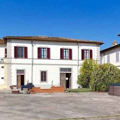Villa Cicogna | Historic palazzo at the edge of a Tuscan village