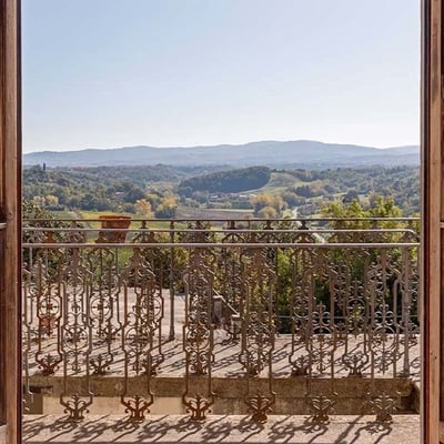 Villa Cicogna | Historic palazzo at the edge of a Tuscan village