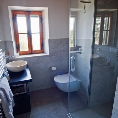 Upper floor shower room
