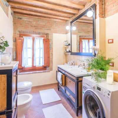 Ambra | Tuscan apartment in a historic building