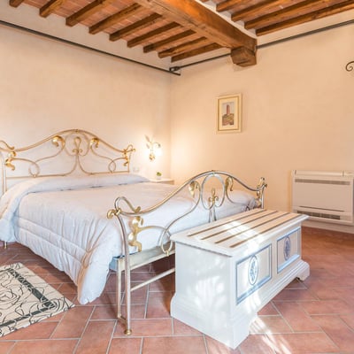 Argentum | Family apartment in a historic villa with shared pool