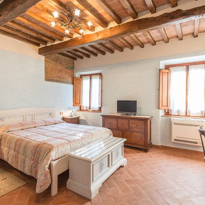 Celeste | Family apartment in a historic villa with shared pool