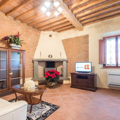 Celeste | Family apartment in a historic villa with shared pool