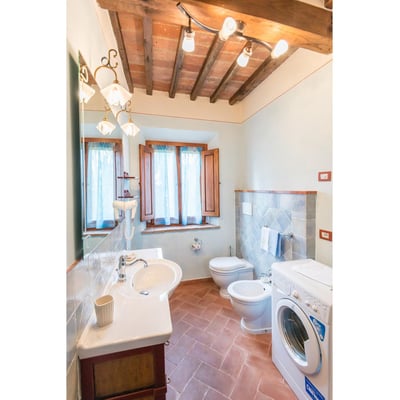 Celeste | Family apartment in a historic villa with shared pool