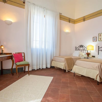 Glicine | Villa and pool in a small Tuscan village