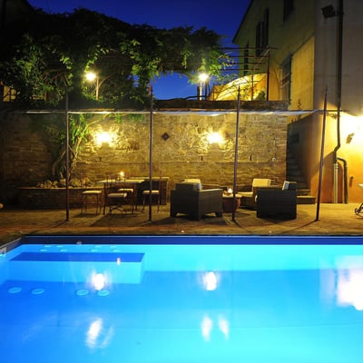 Glicine | Villa and pool in a small Tuscan village