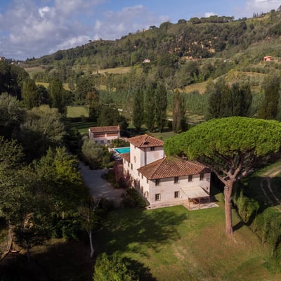 Piaggia: Luxury Villa with Heated Pool near Pisa