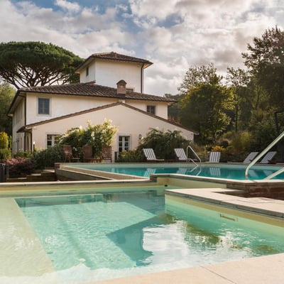 Piaggia: Luxury Villa with Heated Pool near Pisa
