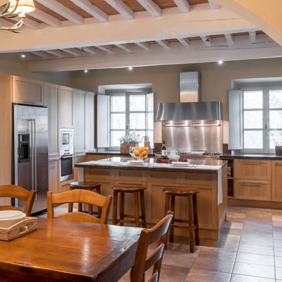 Piaggia: Luxury Villa with Heated Pool near Pisa