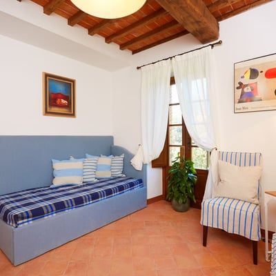 Villa Amorosa | Tuscan Villa for 12 with fenced pool and tennis court