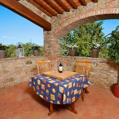 Villa Amorosa | Tuscan Villa for 12 with fenced pool and tennis court