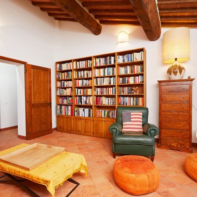 Villa Amorosa | Tuscan Villa for 12 with fenced pool and tennis court