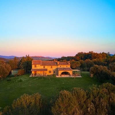 Villa Amorosa | Tuscan Villa for 12 with fenced pool and tennis court
