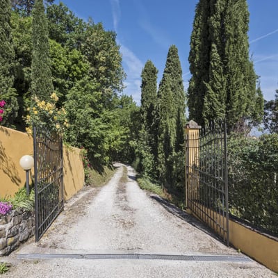 Panfilo | A modern Tuscan villa and pool for 14