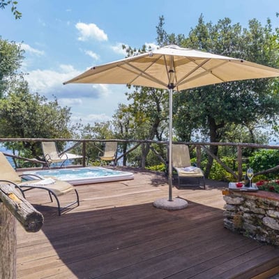 Alta | Striking villa in a Tuscan hilltop castle
