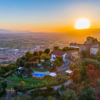 Alta | Striking villa in a Tuscan hilltop castle