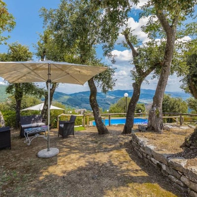 Alta | Striking villa in a Tuscan hilltop castle