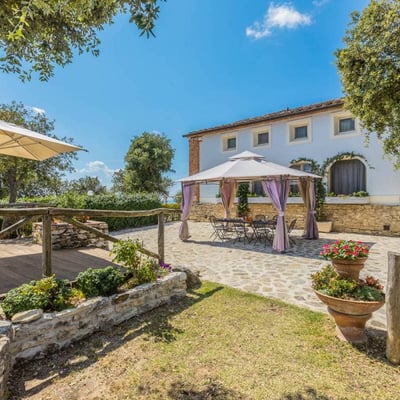Alta | Striking villa in a Tuscan hilltop castle