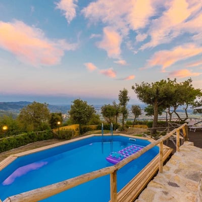 Alta | Striking villa in a Tuscan hilltop castle