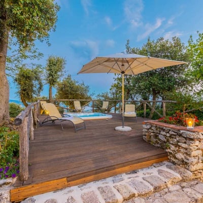Alta | Striking villa in a Tuscan hilltop castle