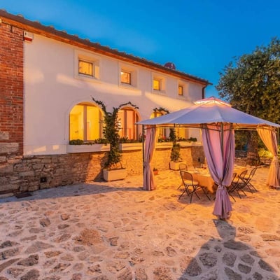 Alta | Striking villa in a Tuscan hilltop castle