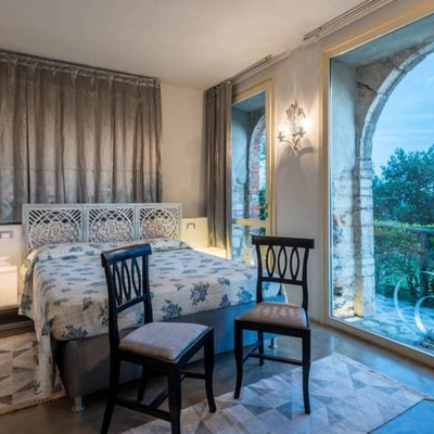 Alta | Striking villa in a Tuscan hilltop castle