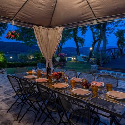 Alta | Striking villa in a Tuscan hilltop castle