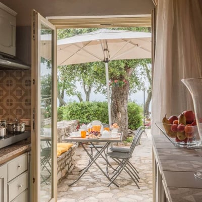 Alta | Striking villa in a Tuscan hilltop castle