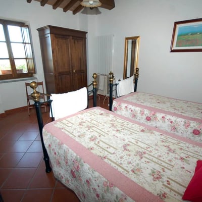 Castelonchio | Lakeside Villa for 6 with Pool by Tuoro sul Trasimeno