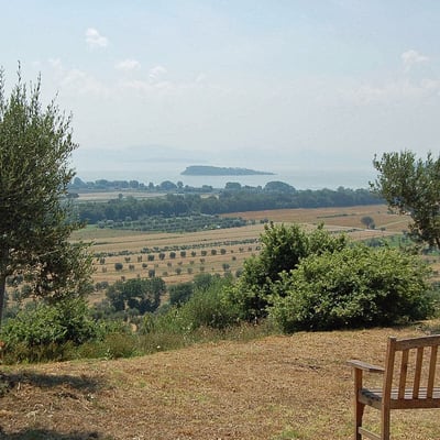 Castelonchio | Lakeside Villa for 6 with Pool by Tuoro sul Trasimeno
