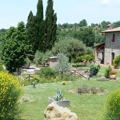 Castelonchio | Lakeside Villa for 6 with Pool by Tuoro sul Trasimeno