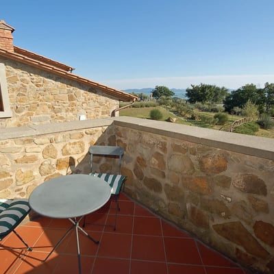 Castelonchio | Lakeside Villa for 6 with Pool by Tuoro sul Trasimeno