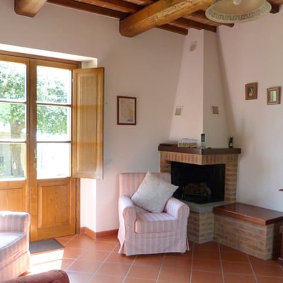 Castelonchio | Lakeside Villa for 6 with Pool by Tuoro sul Trasimeno