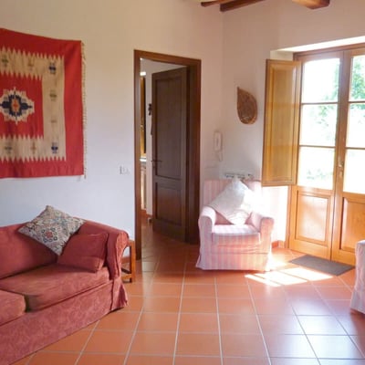 Castelonchio | Lakeside Villa for 6 with Pool by Tuoro sul Trasimeno