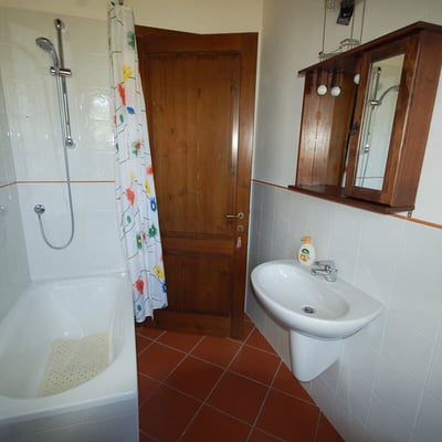 Castelonchio | Lakeside Villa for 6 with Pool by Tuoro sul Trasimeno