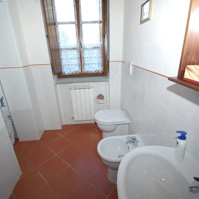 Castelonchio | Lakeside Villa for 6 with Pool by Tuoro sul Trasimeno